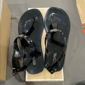 Michael Kors- Black Plate Jelly 8M